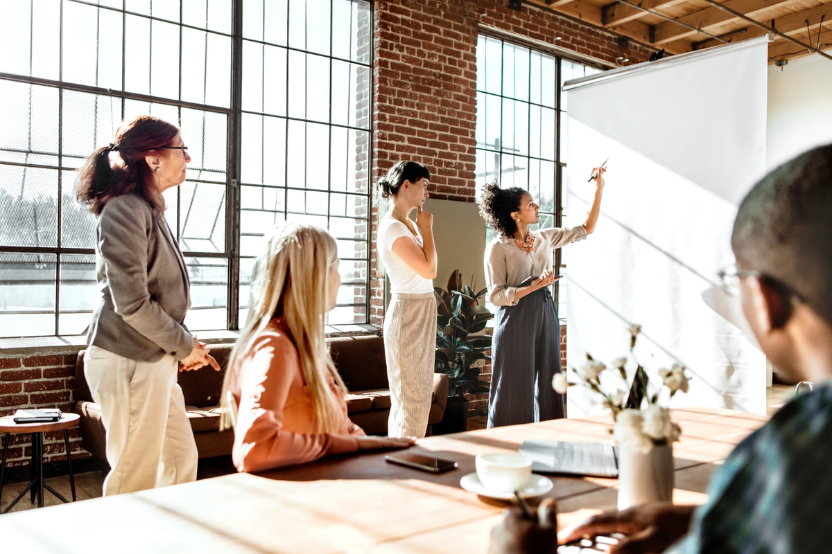 le Mastère, avec une orientation plus pratique que le Master ou le MBA